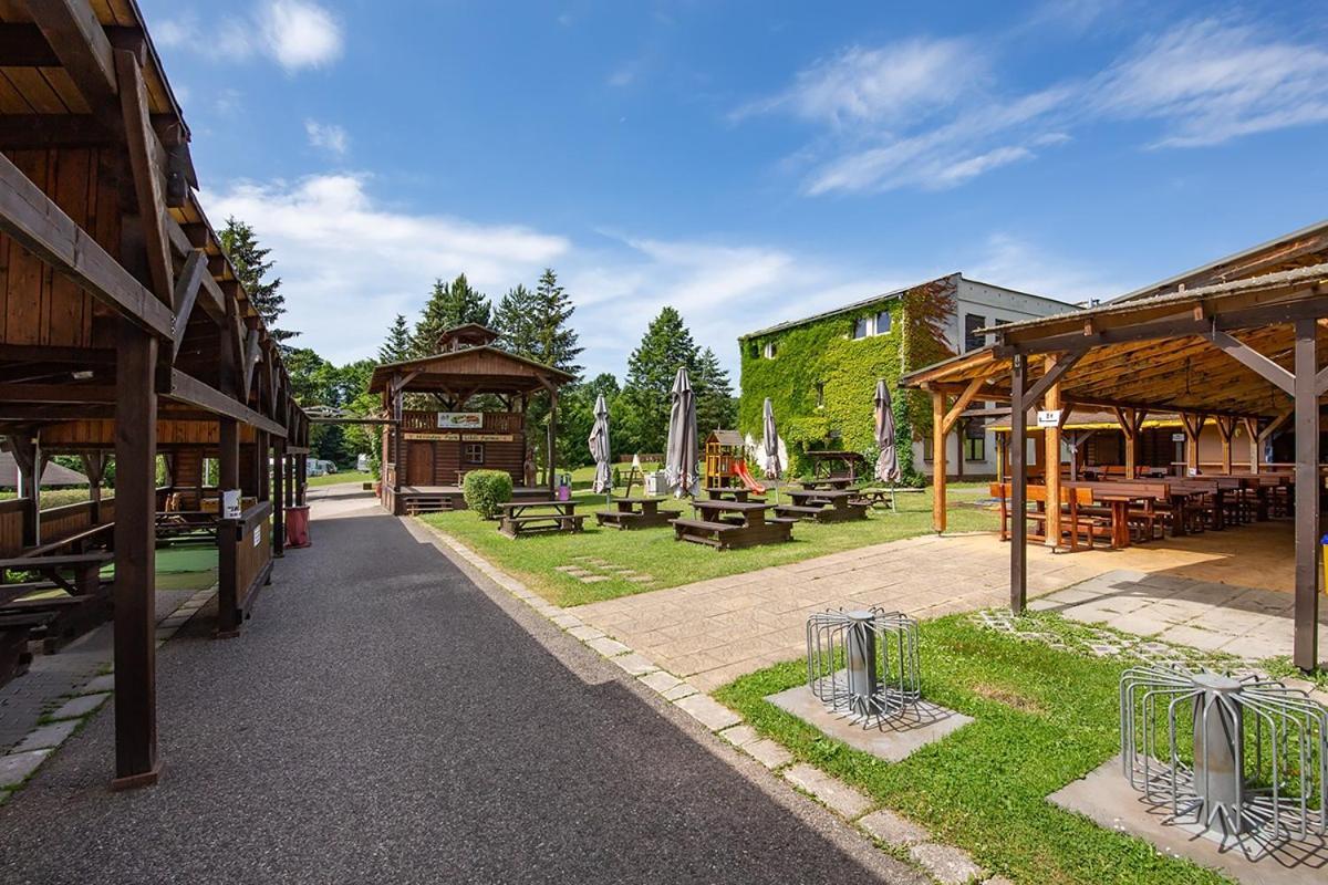 Holiday Park Vrchlabi - Lisci Farma Ngoại thất bức ảnh