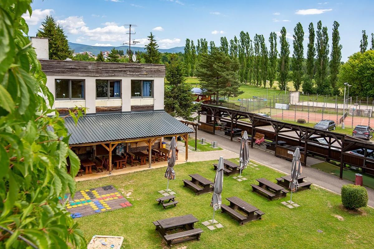 Holiday Park Vrchlabi - Lisci Farma Ngoại thất bức ảnh